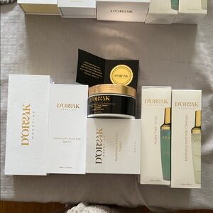 D'OR24K Prestige Hyaluronic Acid Eye Cream - Black and Gold